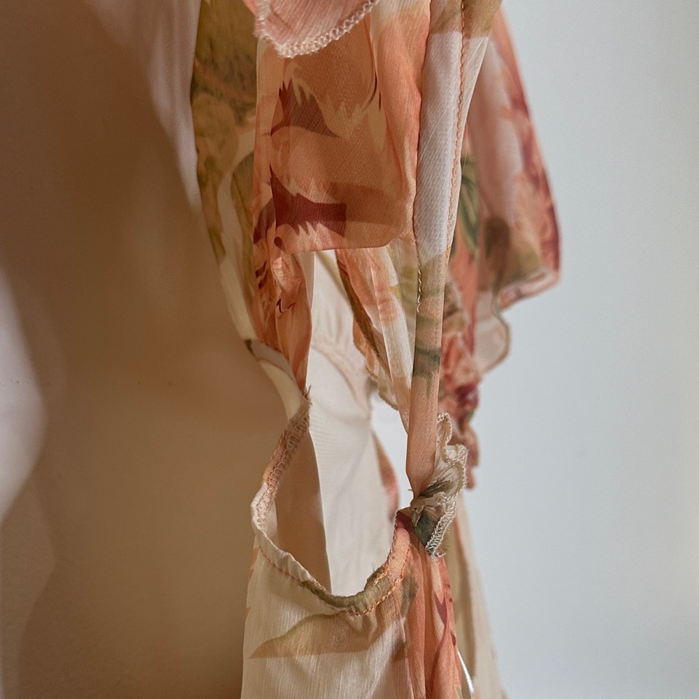 Chic Floral Mini Dress in Peach and Green - Picture 5 of 7
